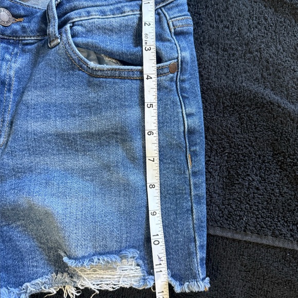 Judy Blue Frayed Hem Jean Shorts - Picture 5 of 6